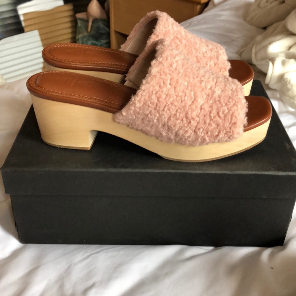Aovera slip-on shearling clogs